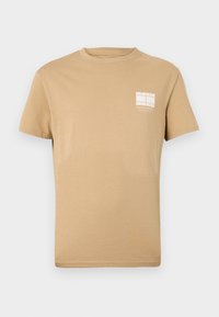 DNA GRAPHIC TEE UNISEX - T-shirt print - relic tan