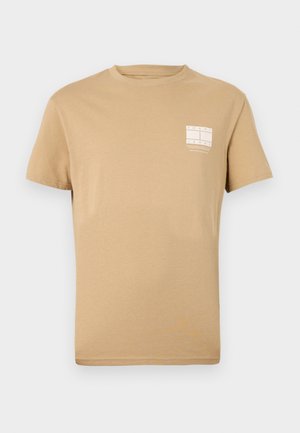 DNA GRAPHIC TEE UNISEX - T-shirts med print - relic tan