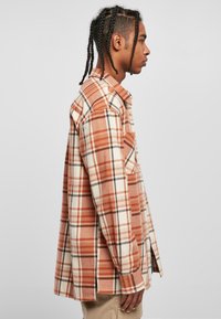 Urban Classics Shirt - softseagrass red
