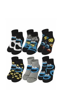 Set di calzini alla caviglia con personaggi dei cartoni animati, con design di Cookie Monster, Elmo e Big Bird, realizzati in materiali neri, blu e grigi con motivi di biscotti.