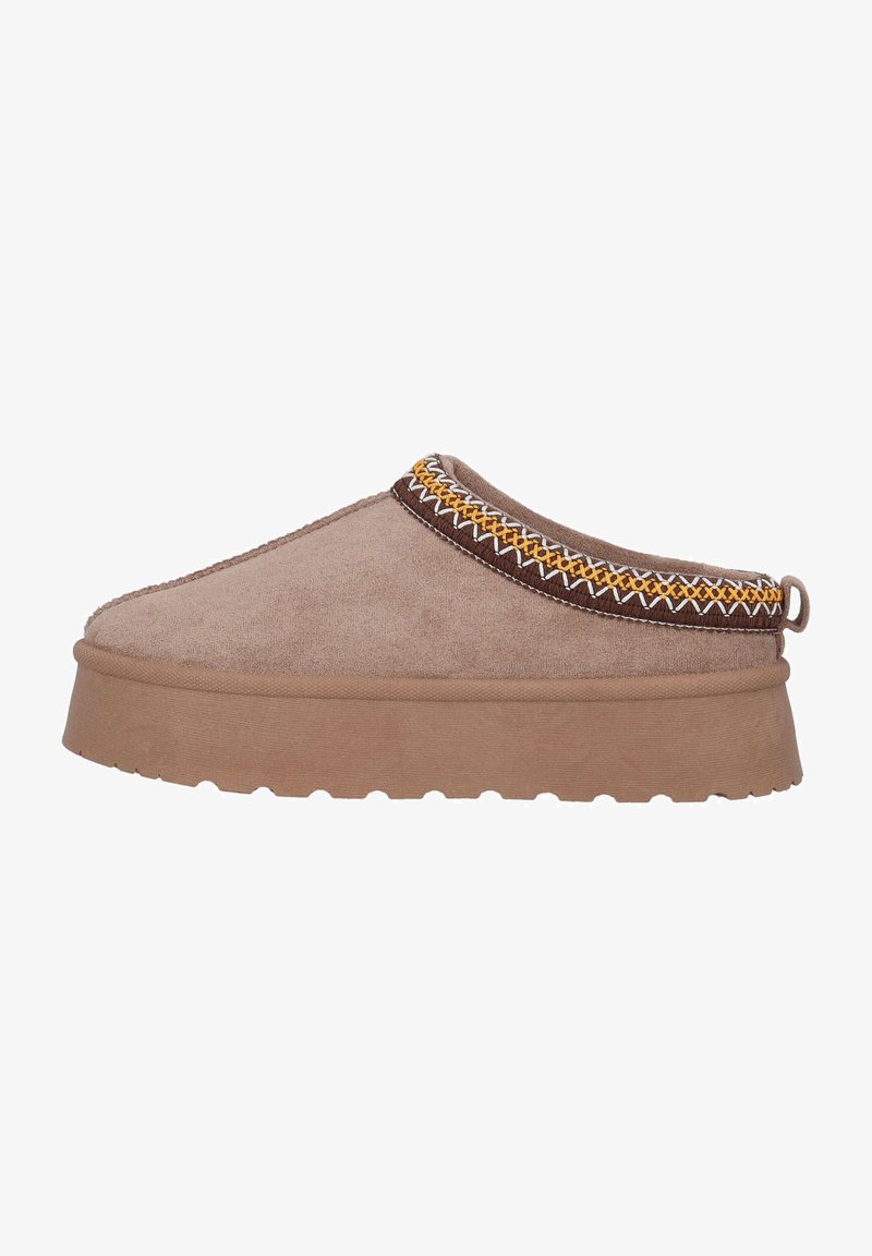 Bruna mockaskinn slip-on skor med en tjock, texturerad sula, som har intrikata gula och bruna broderier längs den övre kanten.