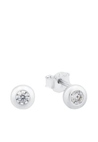 Orecchini a chiodo in argento rotondi con un centrale pietra preziosa trasparente, uno visibile di fronte e l'altro che mostra il retro e il perno.