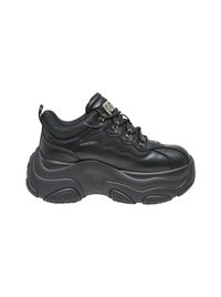 Schwarzer Sneaker mit einem strukturierten Lederobermaterial, dicker Gummisohle und runder Zehenpartie. Verfügt über eine Schnürung und eine Zuglasche an der Ferse.