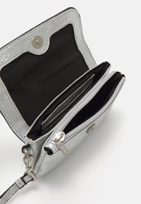Esprit DANI - Rahakott - silver