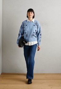 Scotch & Soda RELAXED PULLOVER - Jersey de punto - faded denim
