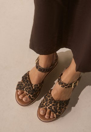 Next, REGULAR FIT - FOREVER COMFORT® CROSS OVER WEDGES . - Espadrille - leopard