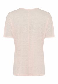 Lys rosa kortærmet t-shirt med afslappet pasform, lavet af gennemsigtigt stof. Har en simpel rund halsudskæring og ingen udsmykninger.