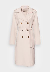 Beiger Trenchcoat aus glattem Stoff, mit einem doppelt knöpfbaren Design, großen Knöpfen und einem Gürtel in der Taille. Lange Ärmel und Reverskragen.