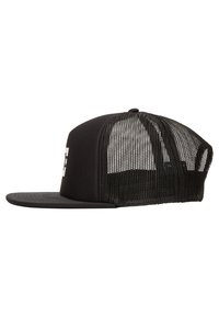 Schwarze Snapback-Mütze mit solidem Vorderteil und Netzrücken, versehen mit einem umrandeten Logo in Weiß auf der Vorderseite. Flacher Schirm, leichtes Material.