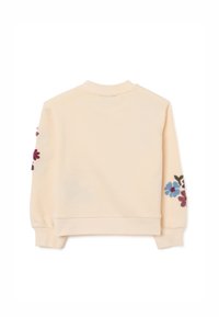 Sudadera de cuello redondo en suave tela color crema, con diseños florales bordados en rosa, azul, verde y rojo oscuro en ambas mangas.