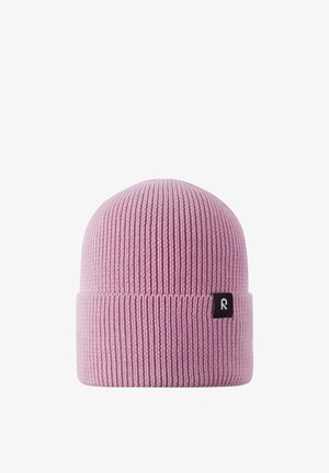 Hellrosa gestrickte Beanie mit umgeschlagenem Saum und einem kleinen schwarzen Etikett mit weißem Buchstaben R an der Seite des Saums.