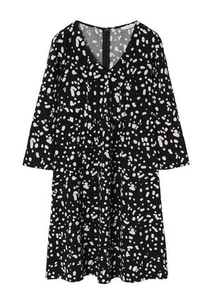 Sort kjole med lange ærmer, V-hals og rynket talje. Har et spredt hvidt prikmønster over det hele. Blød stoftekstur.