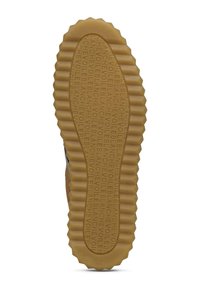 Suola di scarpa in gomma con scanalature testurizzate e lettering stampato. Colore marrone con design a margine scallop. Materiale resistente per una buona aderenza.