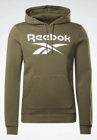 Olivgrüner Kapuzenpullover mit einer Fronttasche, weißem Reebok-Logo, Kordelzugkapuze und gerippten Bündchen und Saum. Weicher Stoff.
