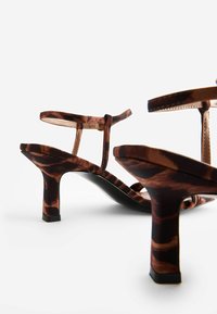 Next FOREVER COMFORT - Korolliset sandaalit - animal
