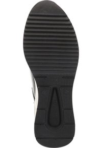 Semelle de sneaker en caoutchouc noir avec des rainures horizontales pour une traction, présentant un bout arrondi et un détail de logo près du talon.