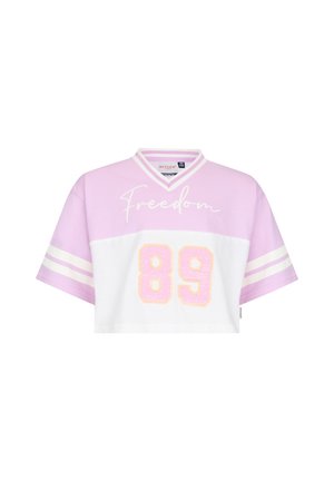Kurzärmeliges, gekürztes Hemd in Pink und Weiß, mit dem Schriftzug "Freedom" auf der Brust und der großen Zahl "89" darunter, gestreifte Details an den Ärmeln.