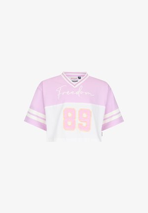 Korte mouwen overhemd in roze en wit, met de tekst "Freedom" op de borst en groot nummer "89" eronder, gestreepte details op de mouwen.