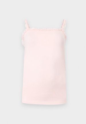 Camisole sans manches rose clair avec des bords froncés le long de l'encolure et des bretelles, présentée sur un fond clair uni.