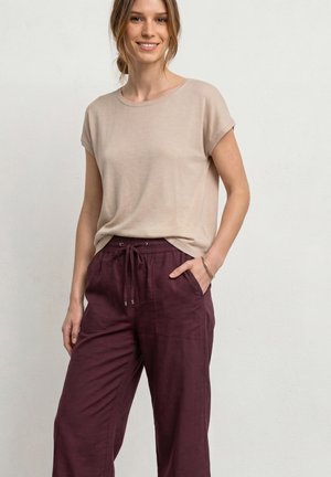 Street One, STRAIGHT LEG HOSE IM CASUAL FIT MIT TURN-UP - Pantaloni - rustic rouge