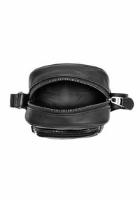 Czarna skórzana torba o zaokrąglonym kształcie, z podwójnym zamkiem błyskawicznym, gładką fakturą i wnętrzem z ciemnego materiału.