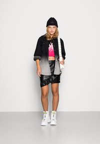 Colourful Rebel YOLENE RUFFLE SKIRT WOMEN - Saia envelope - black