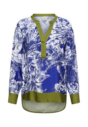 Blauwe bloemen blouse met lange mouwen en groene accenten, V-hals en een gebogen zoom. Heeft gedetailleerde botanische prints op een zachte stof.