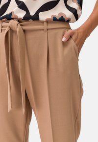 zero Nohavice chinos - golden camel