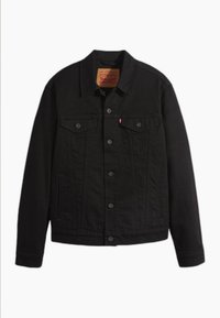 Mustast teksast jakk, millel on nööbitav esikülg, kaks rinnataskut ja küljetaskud. Omaduseks on klassikaline krae ja kergelt lühendatud lõige.