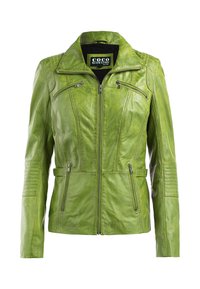Groene leren jas met een rits aan de voorkant, brede kraag en een doorgestikt patroon op de mouwen; heeft meerdere ritszakken.