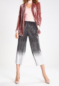 River Island Stickad tröja - nude