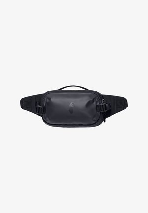 Sac banane noir, en forme rectangulaire, en polyester, avec fermeture éclair sur le devant, sangle ajustable, détail de logo subtil, texture lisse.