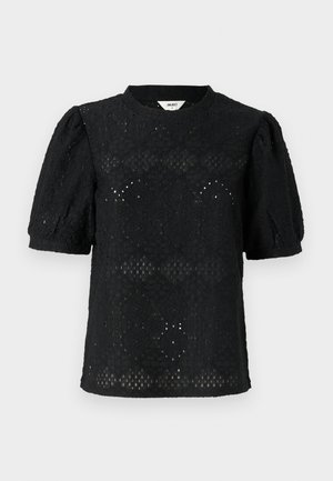 Bluză scurtă neagră cu mâneci scurte dintr-un material dantelat texturat, având un tipar în formă de diamant și un guler rotund. Mâneci tip puff adaugă volum designului.