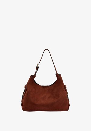 Brązowa zamszowa torba na ramię o zaokrąglonym kształcie, z górnym otwarciem i regulowanymi paskami. Gładka faktura z minimalną ilością metalowych dodatków.