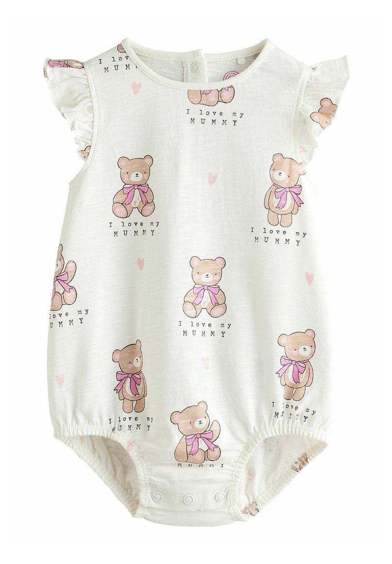 Bodysuit blanc avec des manches courtes à volants, présentant un imprimé ourson et le texte "J'adore ma MAMAN" en rose. Fermeture à pression au bas.