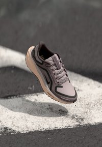 Niet geselecteerd, platinum-coloured violet/black/crimson tint/taupe grey