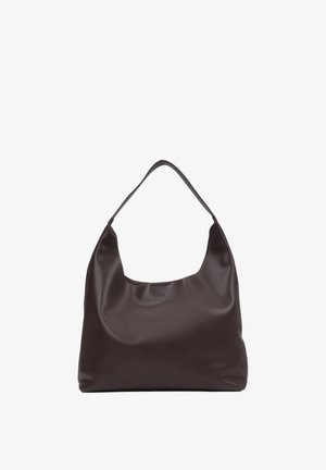 Braune Leder-Schultertasche mit glatter Textur, geschwungener Form und breitem Gurt. Verfügt über ein minimalistisches Design ohne sichtbare Hardware oder Akzente.