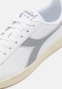 Diadora TORNEO UNISEX - Sneakers laag - white/paloma/whisper white
