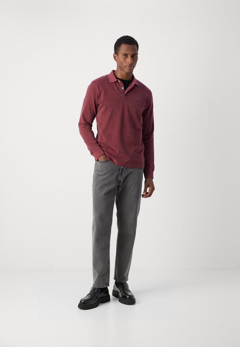 grey dress pants with maroon shirt 10 Best Maroon Shirt Matching Pant Ideas | Maroon Shirts Combination Pants