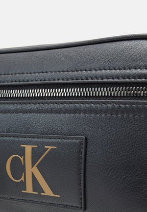 TAGGED CAMERA BAG UNISEX - Olkalaukku - black
