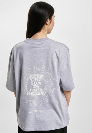 T-shirts med print - grey melange