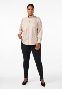 Zizzi GESTREIFTE MIT RÜSCHEN - Blúzka so zapínaním na gombíky - silver mink stripe