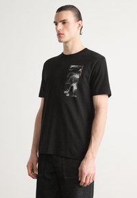 BOSS - ATACAMA - Print T-shirt - black Thumbnail Image 1
