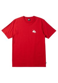 Camiseta de algodón roja con mangas cortas, cuello redondo y pequeño logotipo gráfico blanco en el lado izquierdo del pecho. Corte clásico, textura suave y diseño limpio.