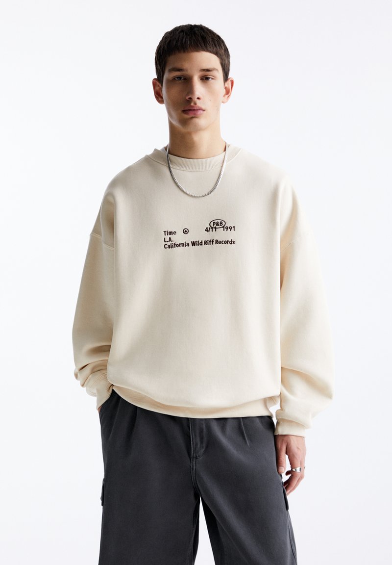 PULL&BEAR - ROUND NECK EMBROIDERED - Felpa - beige, Ingrandire