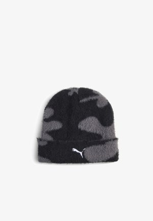 Czarna i szara puszysta czapka z wzorem kamuflażu i białym logo Puma na podwiniętym mankiecie.