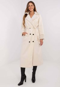 Unausgewählt, beige