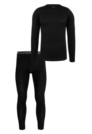 Schwarzes langärmliges Oberteil und enganliegende Leggings aus weichem Stoff, mit einem Logoakzent auf der Brust und einem elastischen Taillenbund.