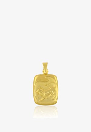 Pendentif rectangulaire en or présentant un motif en relief d'un lion marchant avec une queue fluide sur un fond lisse.