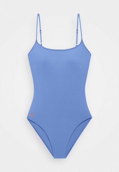 Maillot de bain une pièce bleu avec de fines bretelles ajustables. Texture lisse, design simple, avec un petit logo accentué à la hanche.